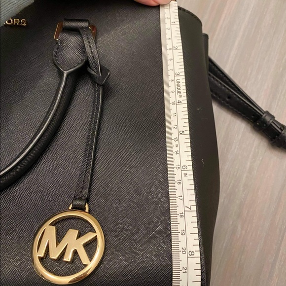 Micheal Kors Cross body - Picture 9 of 9